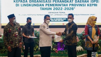 Optimalisasikan Zakat, Ansar Serahkan SK UPZ di Lingkungan Pegawai