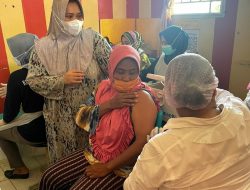 Bupati Bengkalis Tinjau Pelaksanaan Vaksinasi Desa Muara Basung