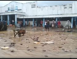 Cuaca Ekstrim disertai Hujan Deras Membuat Pasar Wameo Terendam Banjir