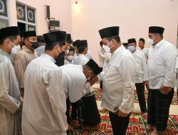 Ansar Serahkan Bantuan Rp920 Juta Untuk Masjid An-Nur Kawal