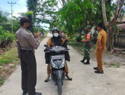 Pemdes Teluk Lancar dan TNI Polri Laksanakan Giat Prokes ke Warga
