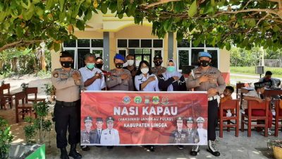 Nasi Kapau Polres Lingga Sentuh Pelajar SDN 008 Desa Tinjul