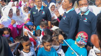 Menkes Budi dan Gubernur Ansar Tinjau Langsung Imunisasi Anak di Kampung Bulang