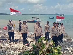 Patroli ke Pulau Sentut, Polsek Bintan Timur Kibarkan Bendera