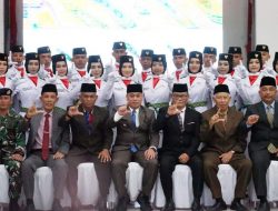 Bupati Nizar Kukuhkan 32 Anggota Paskibraka Kabupaten Lingga