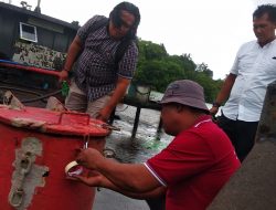 Pemkab Lingga Segel Tongkang SPBB Sungai Buluh, Diduga BBM Milik PLN
