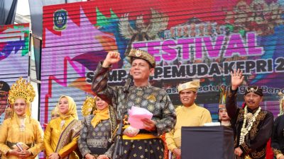 Gunakan Baju Adat Melayu, Ansar Buka Festival Hari Sumpah Pemuda
