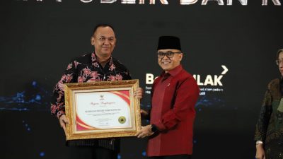 2 Tahun Menjabat, Kajari Tanjungpinang Terima Penghargaan dari MenPan-RB