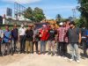 Lintas OKP di Kabupaten Bintan, saat berfoto di Jalan Nakhoda Lancang yang mengalami kerusakan parah, pada hari Kamis (8/11)./Foto Tafan