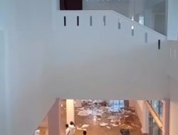 Plafon Gedung DPRD Kepri Ambruk, Para Pegawai Panik