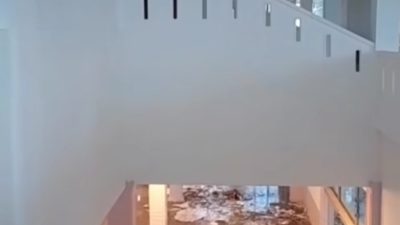 Plafon Gedung DPRD Kepri Ambruk, Para Pegawai Panik