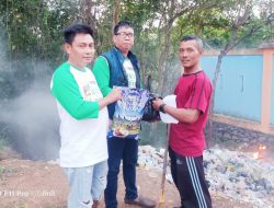 Ramadhan, AMK Kepri Berbagi Rezeki ke Pekerja Limbah Sampah
