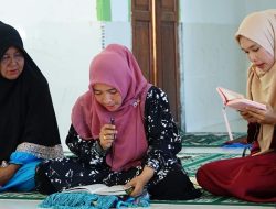 Bupati dan Ketua TP PKK Lingga Safari Ramadhan di Tajur Biru