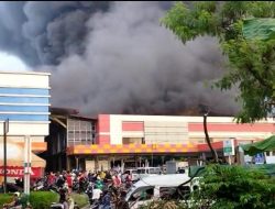 Kebakaran Hebat di Pasar Botania, Sejumlah Toko dan Kios Mengalami Kerugian