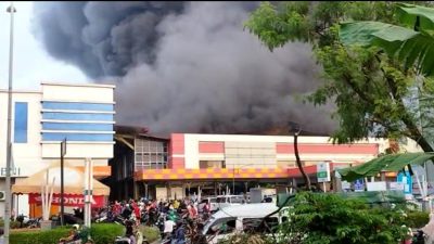 Kebakaran Hebat di Pasar Botania, Sejumlah Toko dan Kios Mengalami Kerugian