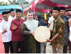 Bupati Bengkalis Serahkan Bantuan dan Berikan Kabar Baik Pada Masyarakat Tualang Muandau