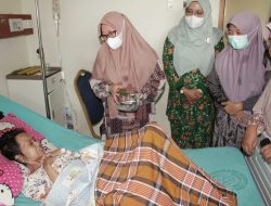 Keluarga Pasien RSUD Bengkalis Kebagian Berkah Takjil dari TP-PKK
