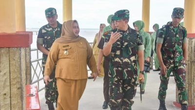 Kasmarni Berbagi Cerita Sekelumit Biografi Bengkalis Dengan Danrem 031/Wirabima