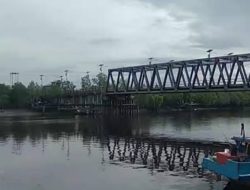 Diduga Akibat Limbah dari Tambak Udang, Tangkapan Nelayan di Sungai Kembung Berkurang