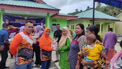 Ketua Tim PKK Lingga Serahkan 300 Polybag Cabai di Pulau Pekajang