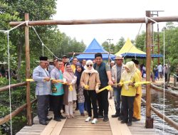 Bupati Roby Resmikan Jembatan Sungai Lepan, Akses Masyarakat Kampung Semakin Lancar
