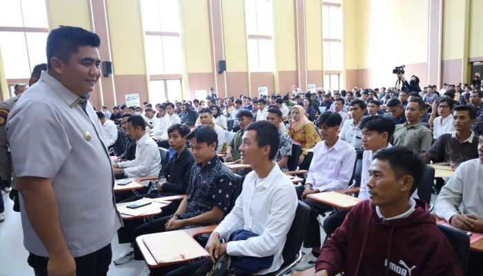 Bupati Roby Beri Semangat Pencari Kerja di Bintan Job Fair 2024
