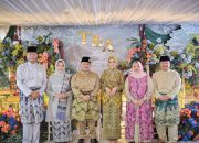 Tunangan dan Hantaran Belanja, Putra Bupati Bengkalis bersama Anak Mantan Bupati Rohil