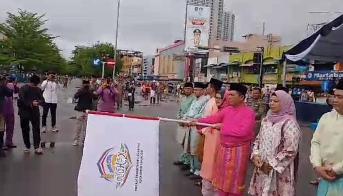 Ribuan Kafilah Semarakkan Pawai Ta’aruf MTQ ke-X di Batam Meski Gerimis