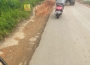 Diduga Proyek Banjir Rp 38 M Jadi Biang Keladi, Jalan Srikaton Hancur dan Berlumpur