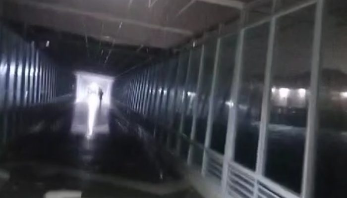 Plafon Pelabuhan SBP Porak Poranda Akibat Cuaca Ekstrem