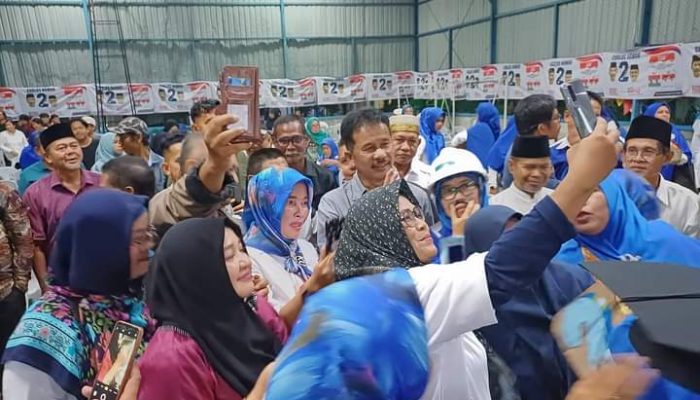 Disambut Penuh Antusias, Rudi Sampai Dipersembahkan Tari Kreasi oleh Ibu-ibu