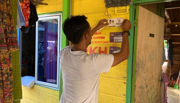Semangat Perubahan Landa Penyengat, Warga Tempel Stiker Rudi-Rafiq di Pintu Rumah