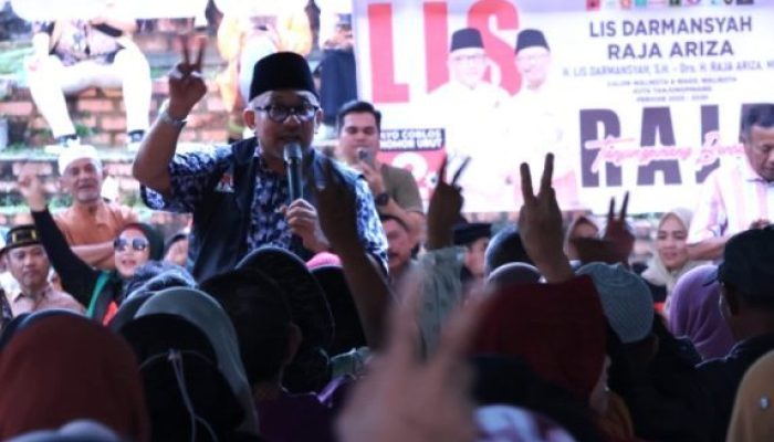 Meskipun Hujan, Warga Tetap Semangat Dengarkan Kampanye Lis-Raja