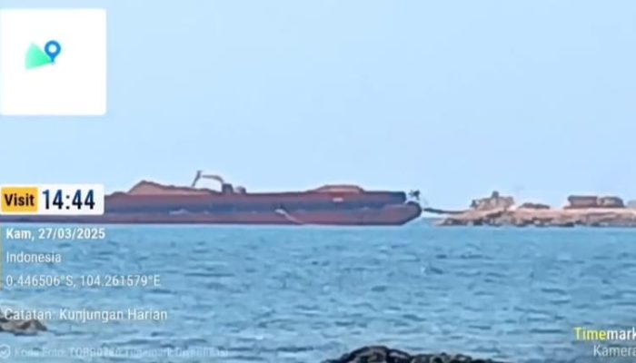 Dua Tongkang Bauksit PT Hermina Diduga Langgar Hukum, LSM Perang Soroti Sikap Arogansi