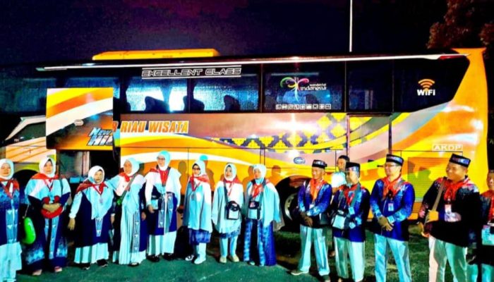 Bupati Bengkalis Resmi Melepas 21 JCH Kloter 15 ke Embarkasi Haji Batam