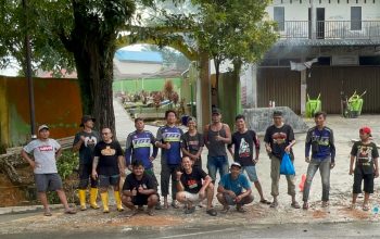 Solidaritas Dua Roda, KIMC dan TST Gotong Royong Perbaiki Jalan Menuju Makam Batu 10