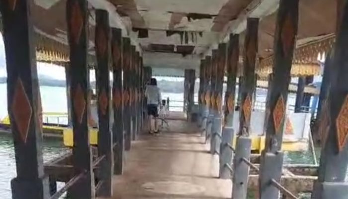 Plafon Nyaris Ambruk, Kondisi Pelabuhan Kampung Datok di Tanjungpinang Kota Disorot