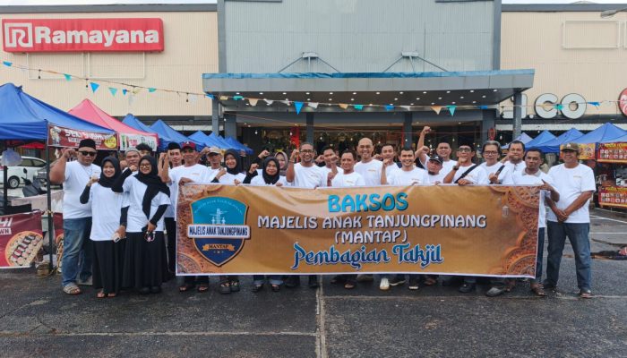‎MANTAP Gelar Pembagian Takjil dan Jilbab, Ditutup dengan Buka Bersama Pengurus ‎