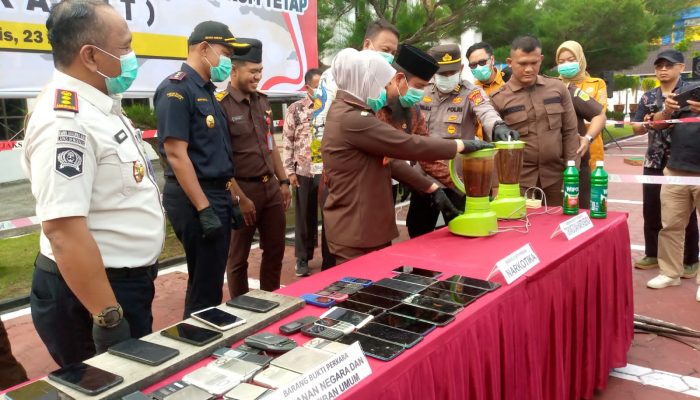 Kajari Bengkalis Pimpin Musnahkan Barang Bukti 110 Perkara