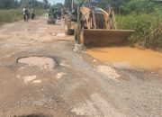 Keluhan Jalan Rusak Puluhan Tahun Tak Kunjung Ditangani, Warga Gunung Kijang Gelar Aksi Protes