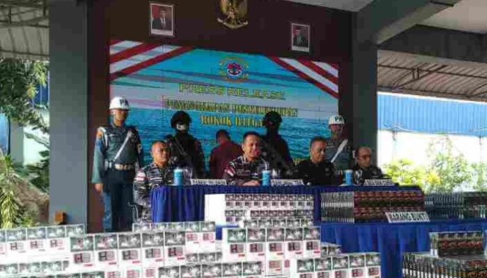 SUDAH SAATNYA TNI TURUN TANGAN: MENGUNGKAP KELEMAHAN BEA CUKAI DI BALIK MARAKNYA ROKOK ILEGAL KEPRI
