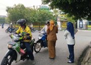 Kabut Asap Selimuti Tanjungpinang, Kepala Puskesmas Turun Langsung Bagikan Masker