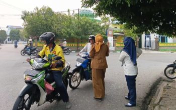 Kabut Asap Selimuti Tanjungpinang, Kepala Puskesmas Turun Langsung Bagikan Masker