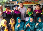 37 Lansia Bintan Wisuda, Peserta Sekolah Lansia Capai 336 Orang