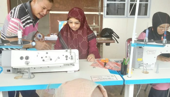 Bantu Anak Disabilitas Mandiri, Yayasan Lentera Hati Gurindam Gelar Pelatihan Menjahit Berbekal Bantuan PT Angkasa Pura