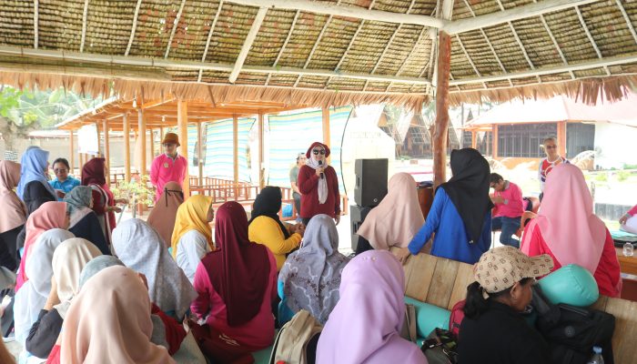 Tegaskan Peran Penting Pendidik PAUD dan Kader, Dewi Kumalasari sebut Mereka Pahlawan Bagi Anak-Anak